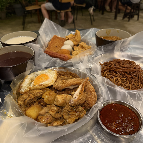 半夜经济米粉 + 糖水 5