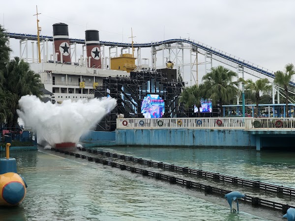 Chengdu Happy Vally Caribbean Water Park 1