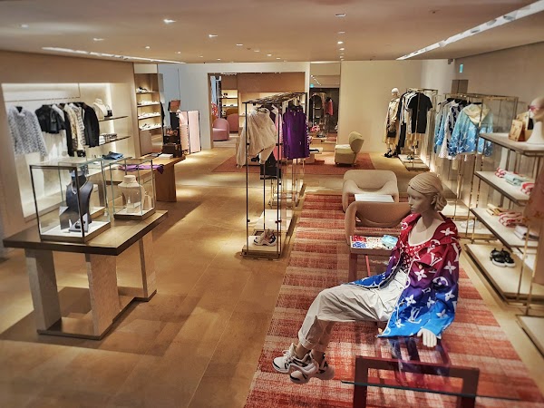 Louis Vuitton Maison Seoul MJ 4