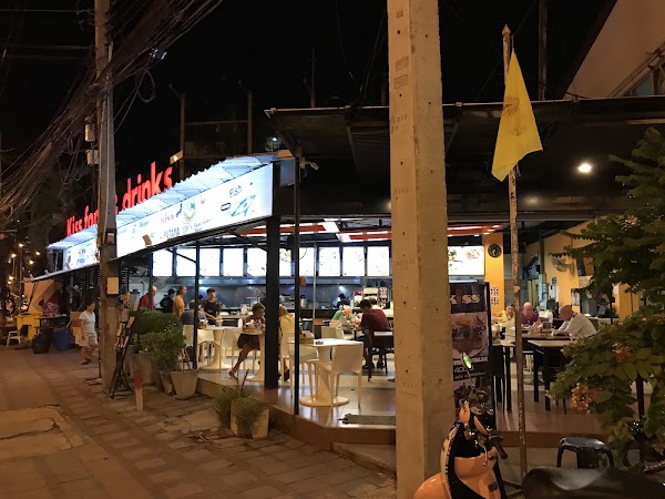Na Kluea Food Market
