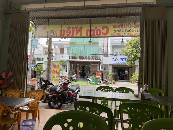 Cơm niêu Hoàng Quyên 1