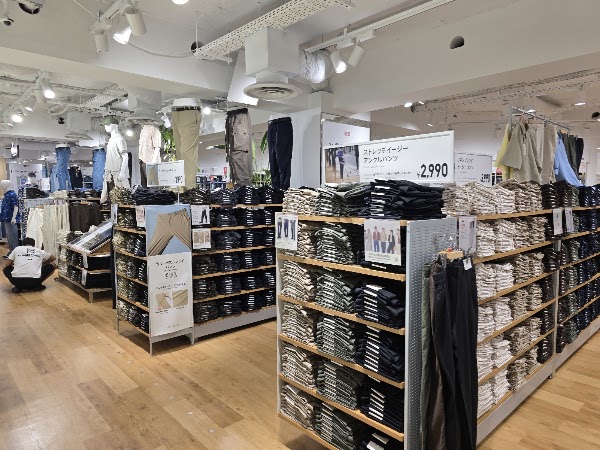 UNIQLO Shinjuku Honten (Flagship Store) 5