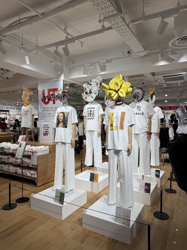 UNIQLO Shinjuku Honten (Flagship Store) 4