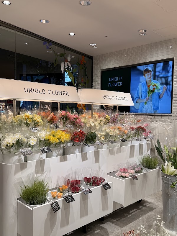 UNIQLO Shinjuku Honten (Flagship Store) 3