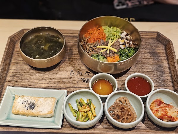BHC CHICKEN (Myeongdong Branch) 4