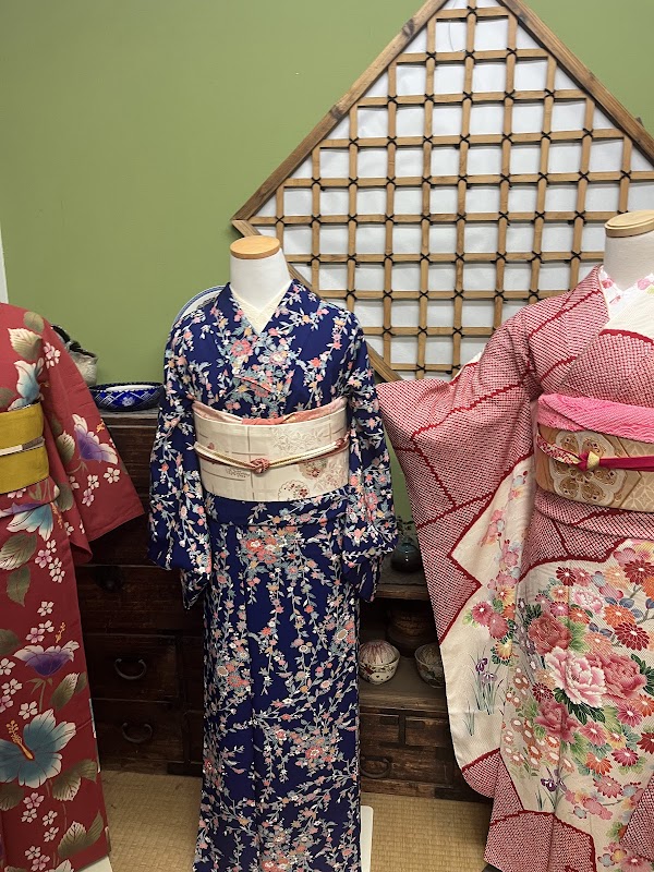 Kimonoya Japan / secondhand kimono store 4