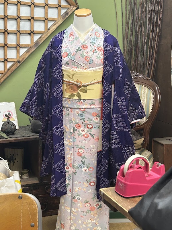 Kimonoya Japan / secondhand kimono store 2