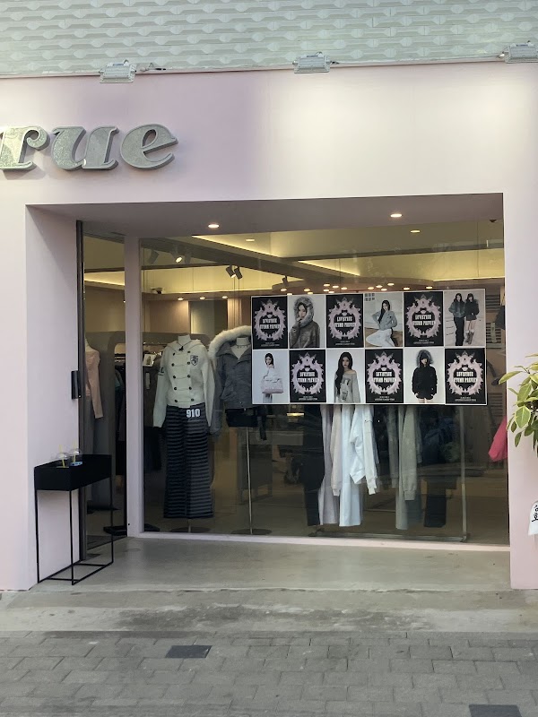 LUVISTRUE Seongsu Flagship Store 1