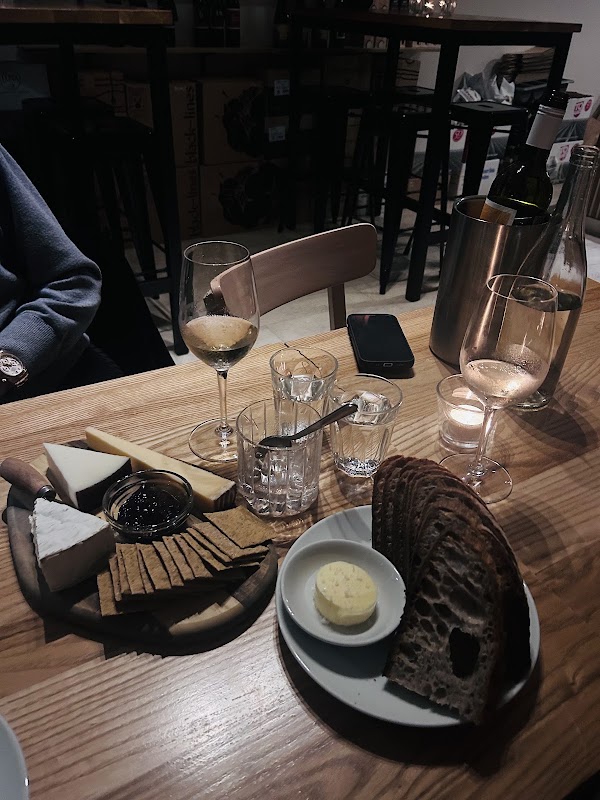 Little Rascal Wine Shop & Bar 2