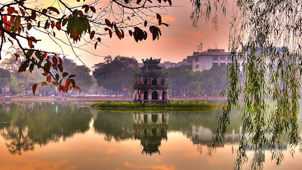 Hoàn Kiếm Lake 1