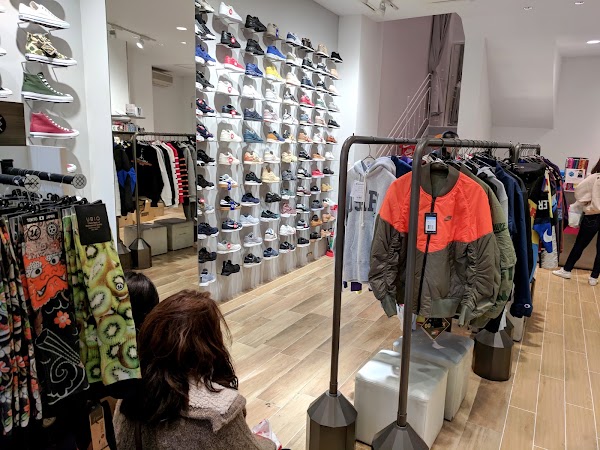 atmos BLUE OMOTESANDO 2