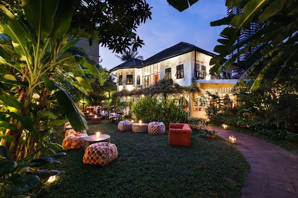 Issaya Siamese Club 3