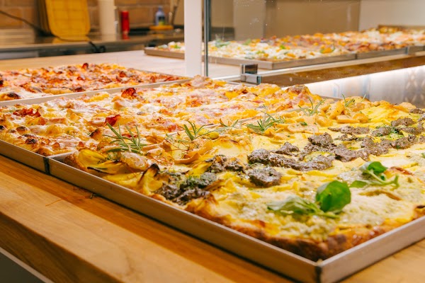 SPIZZICA ROMA - Pizza al Taglio 5