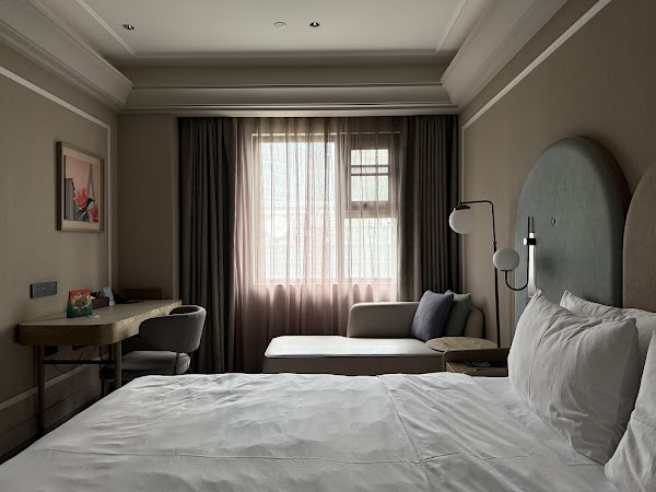 MERCURE CHONGQING JIEFANGBEI HONGYA CAVE