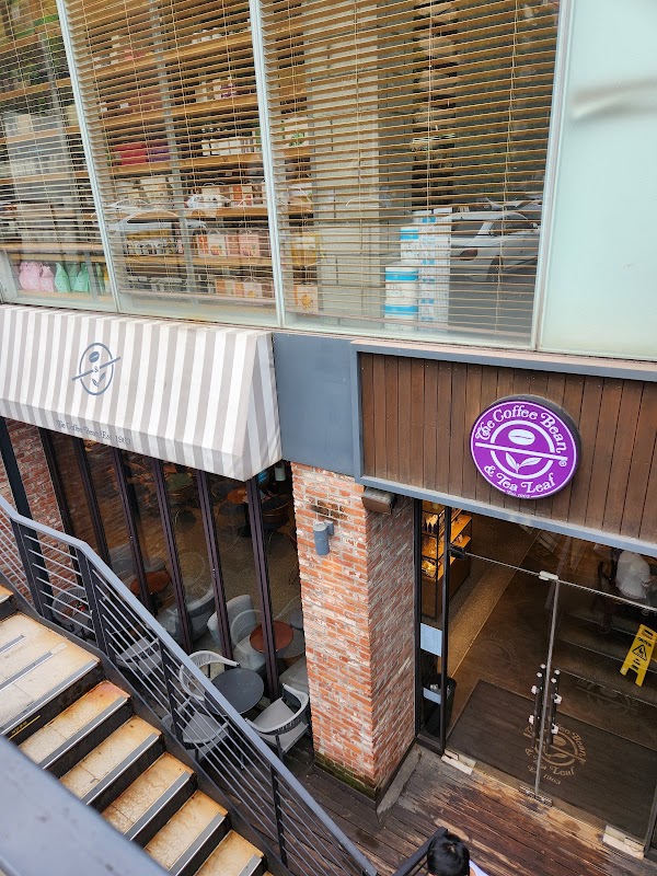 The Coffee Bean & Tea Leaf Apgujeong Hyundai Apartments 3