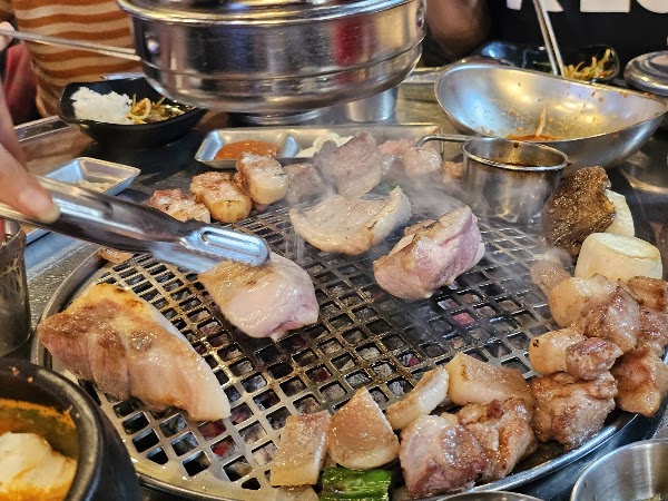 도돈 협재흑돼지 – Jeju Black Pork BBQ 3