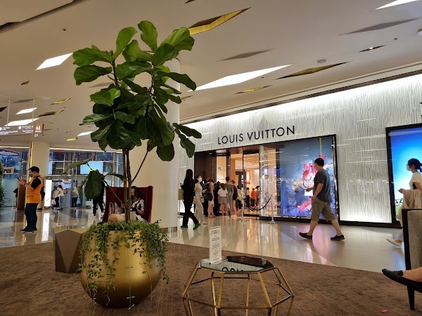 Louis Vuitton Siam Paragon 1