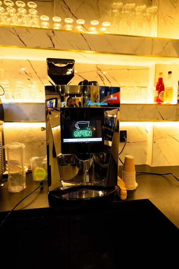 Model Kitchen + Bar 2