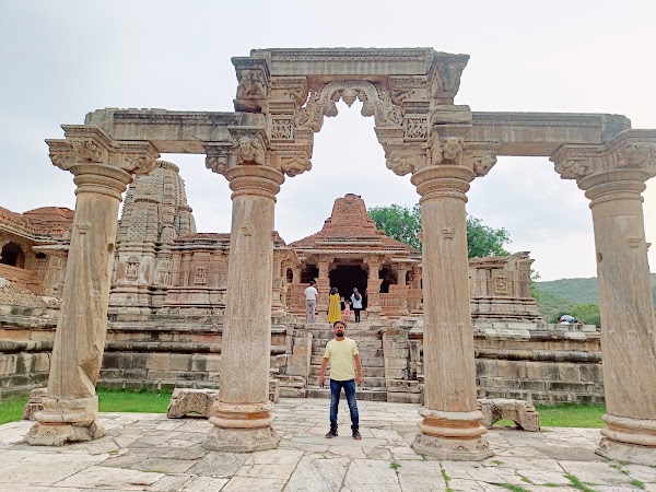 Sas Bahu Temple 4