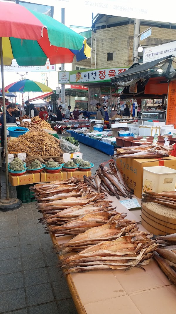Gwango Traditional Market 3