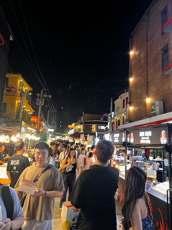 Banthat Thong Road 2