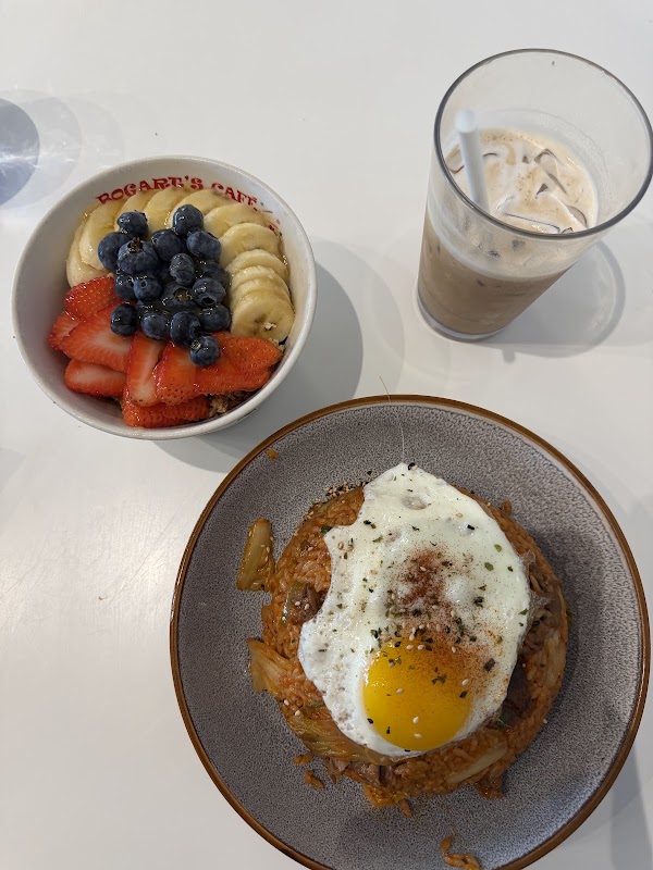 Bogart's Café 4