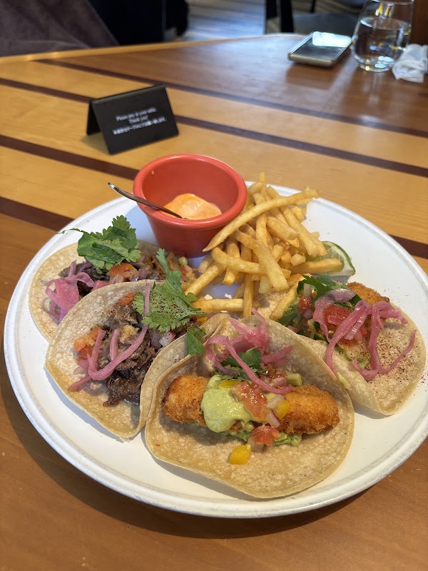 LAS DOS CARAS MODERN MEXICANO Y TACOS 2