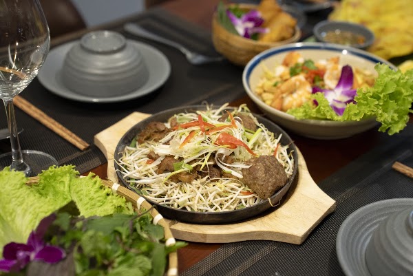 Hoang’s Kitchen - Vietnamese cuisine & vegan food 4 4