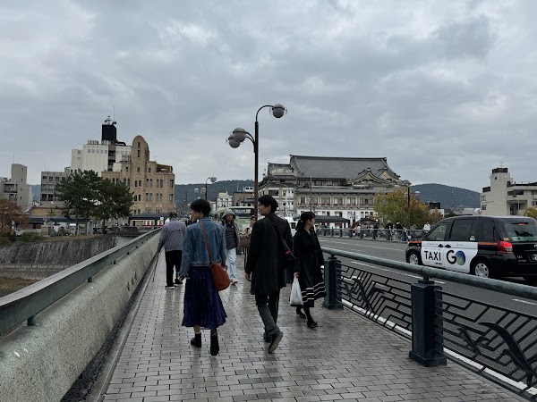 Kyoto Downtown Intersection (Shijo-Kawaramachi) 4