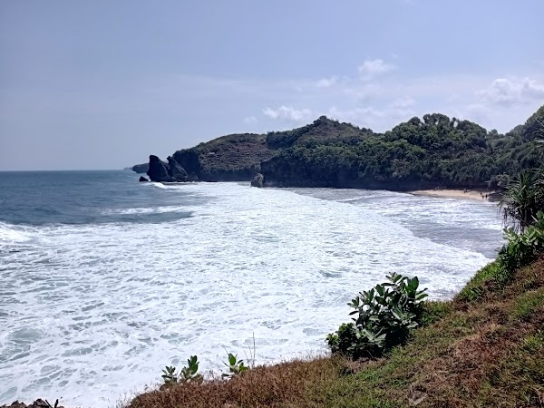 Pantai Midodaren