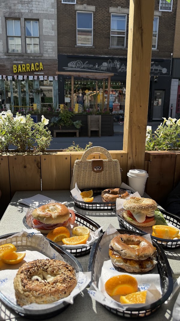 St-Viateur Bagel & Café Mont-Royal 4