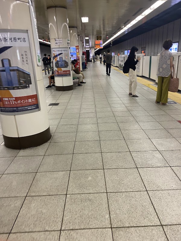 Shijō Station 1