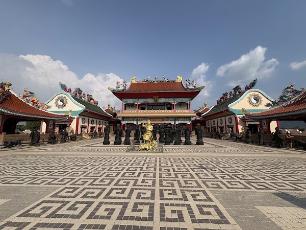 Anek Kusala Sala (Viharn Sien)