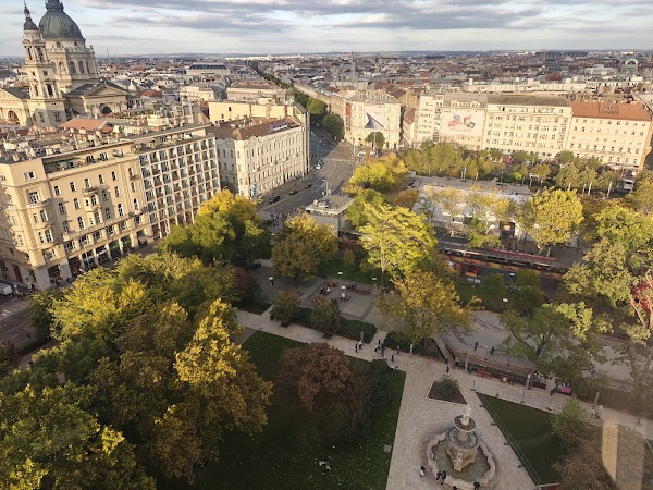 Elizabeth Square 4