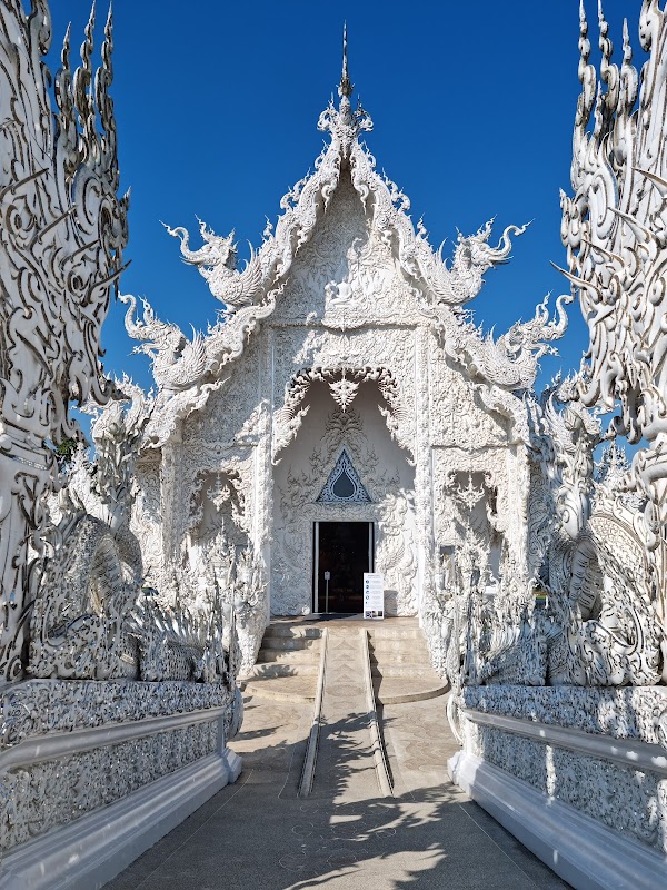 Wat Rong Khun - White Temple 4