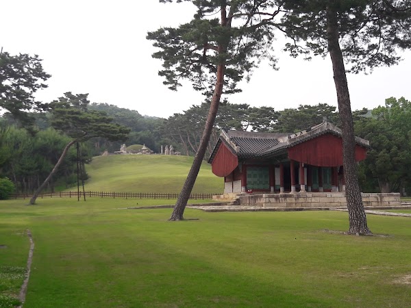 Taereung and Gangneung Royal Tombs