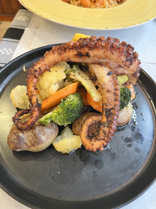 O castico restaurant 2