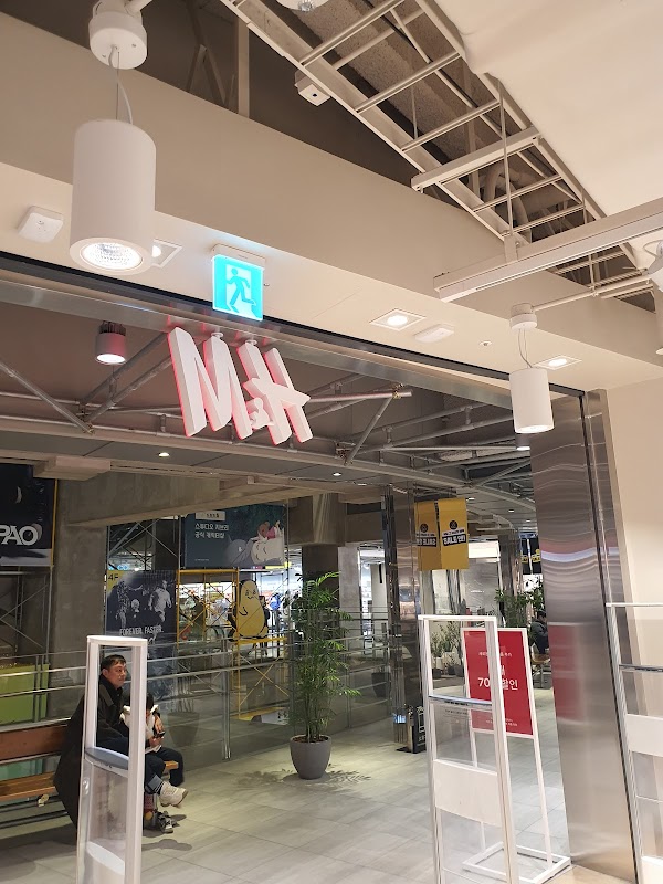 H&M