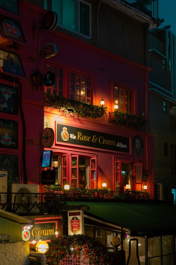 The Rose & Crown Ale House 3