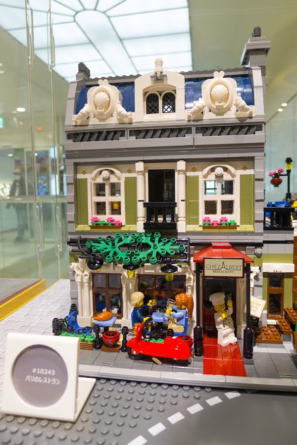 Lego Store Umeda 1