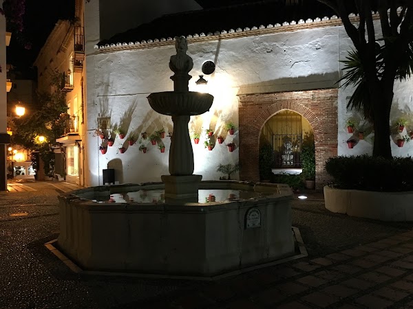 Plaza de los Naranjos 3