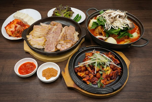 Song-ga-ne Gamja-tang (pork back-bone stew) 송가네감자탕 본점 2