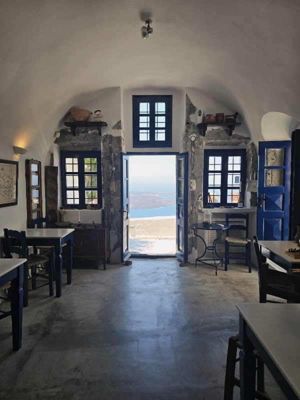 Altana Cafe Bar 4