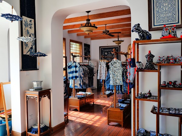 Chinese Hand Printed Blue Nankeen Exhibition Hall