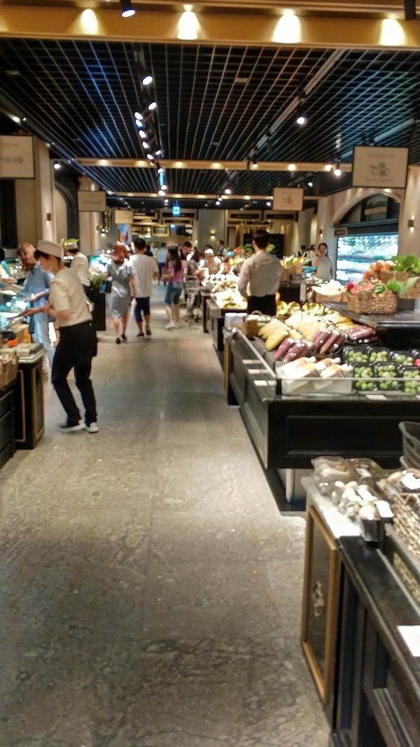 Galleria Department Store Luxury Hall WEST 4
