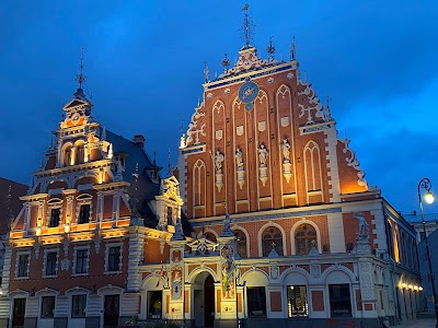 House of the Black Heads 1