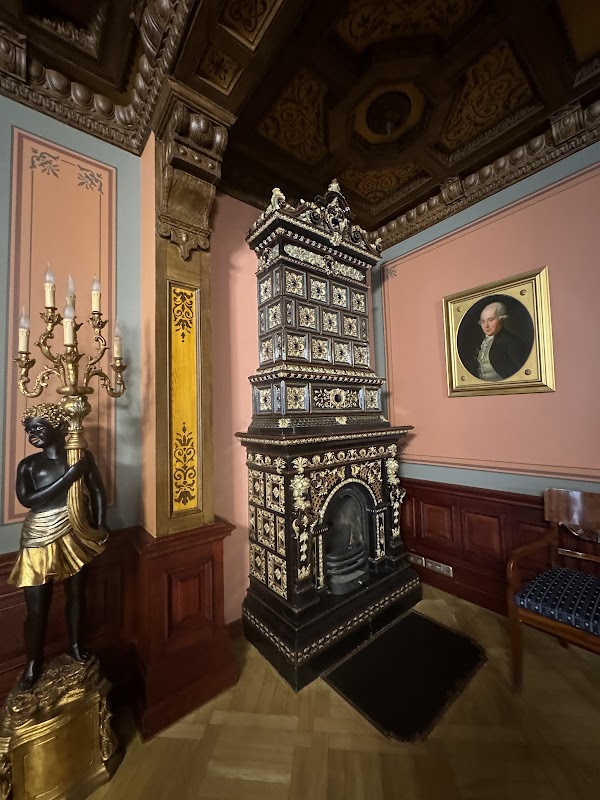 House of the Black Heads 4