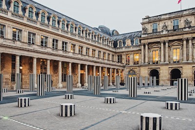 Colonnes de Buren/Les Deux Plateaux