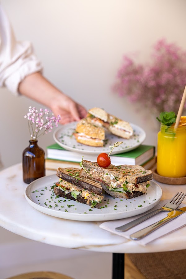 FOOD Healthy. Organic. Sustainable. Santos 5