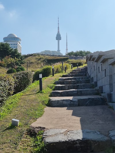 Namsan Baekbeom Square 1